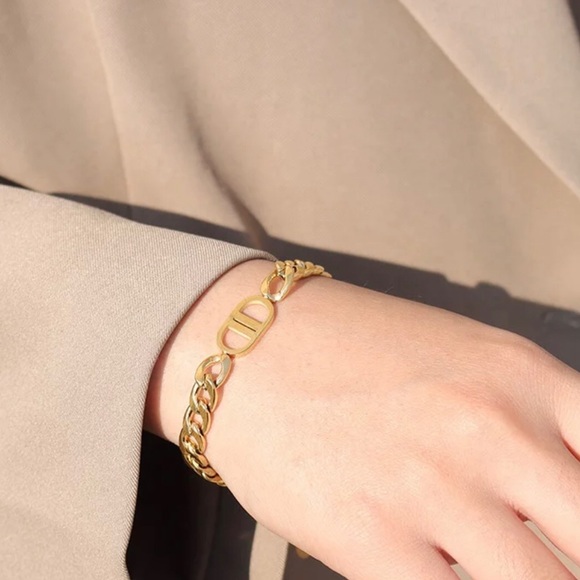 Women’s 18k Gold CD Bracelet Gold Chain - Picture 4 of 4